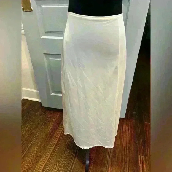 Vanity Fair Vintage Ivory Half Slip Sz Medium - Picture 1 of 4